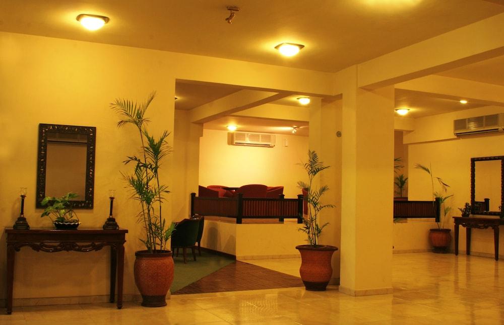 Dreamworld Resort, Hotel & Golf Course Karachi Exterior foto
