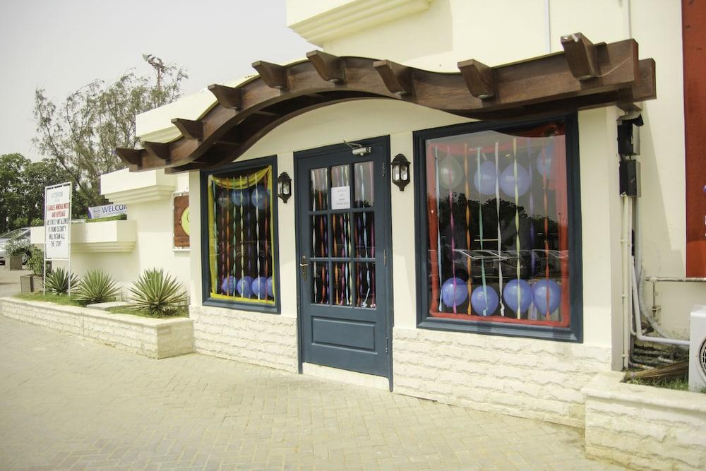 Dreamworld Resort, Hotel & Golf Course Karachi Exterior foto