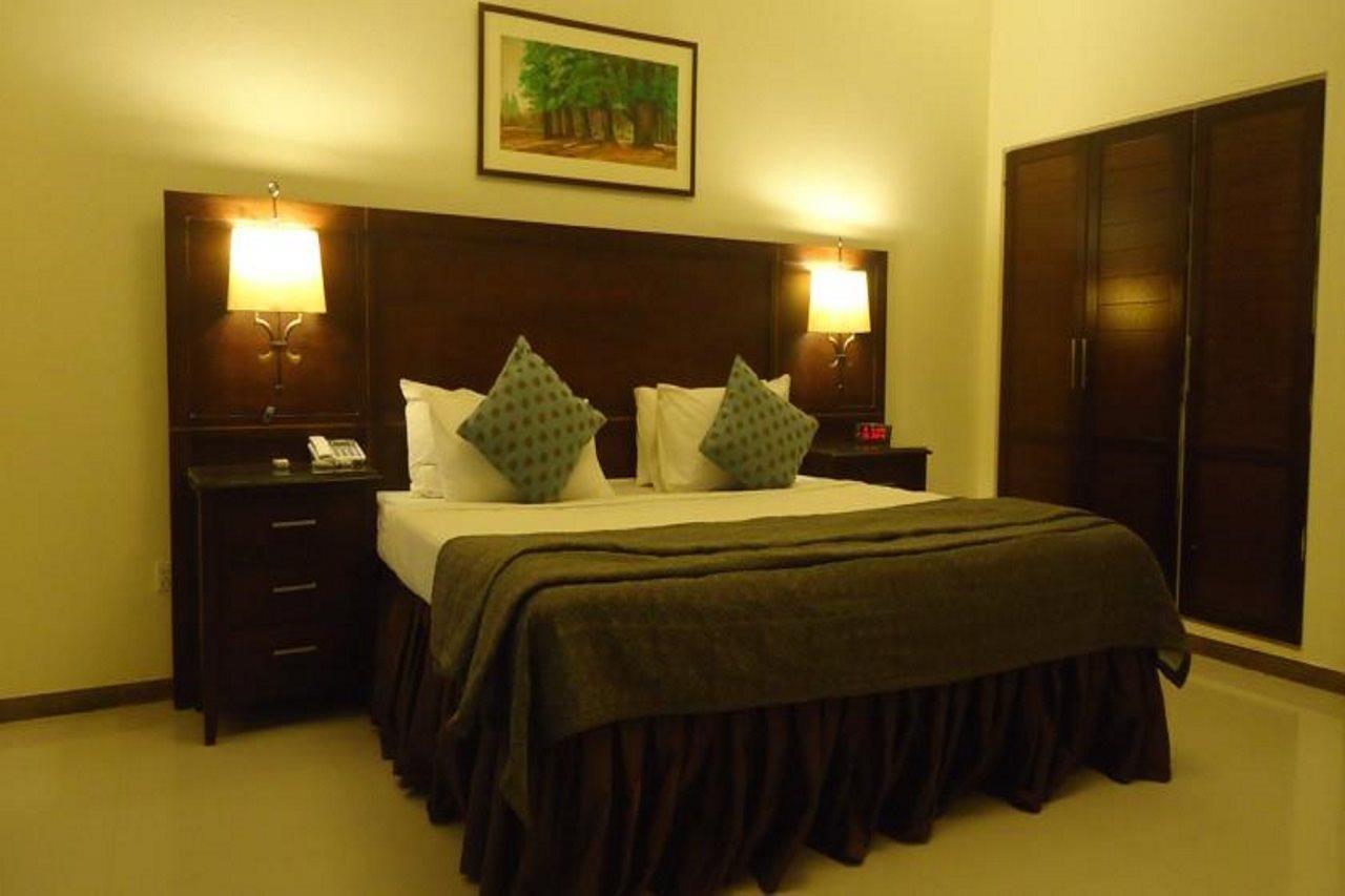 Dreamworld Resort, Hotel & Golf Course Karachi Exterior foto
