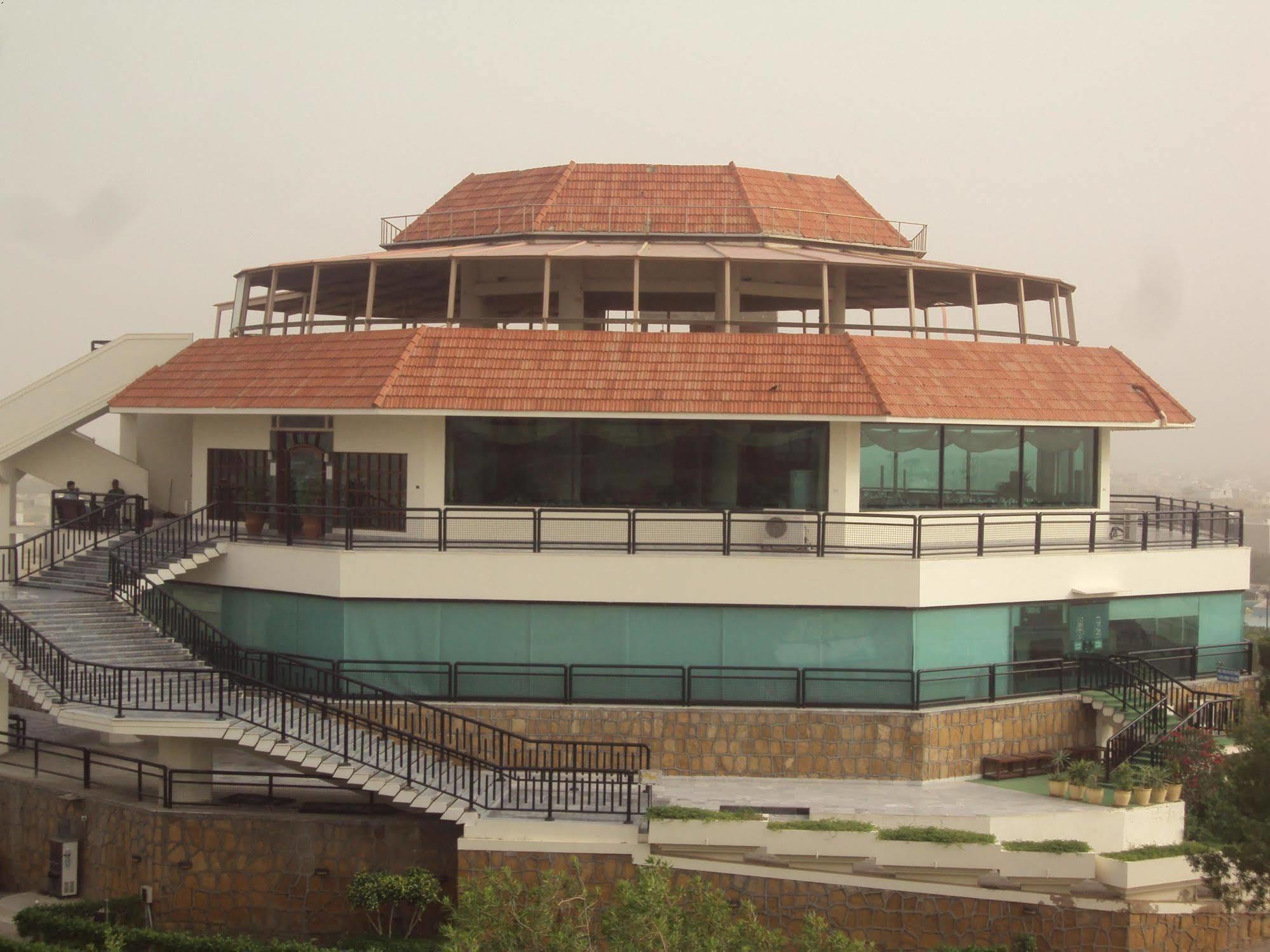 Dreamworld Resort, Hotel & Golf Course Karachi Exterior foto